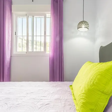Holiday home 3 Bedroom Stunning In Malaga