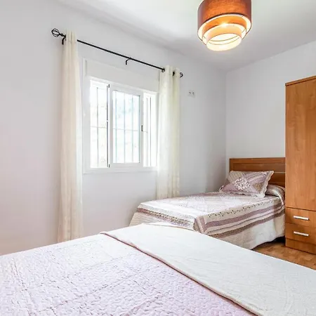 Holiday home 3 Bedroom Stunning In Malaga